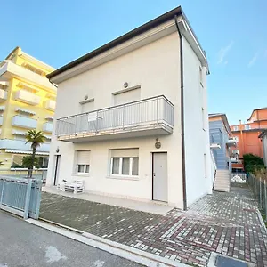 https://dainese-apartments-casa-abigail.hotelinveneto.com